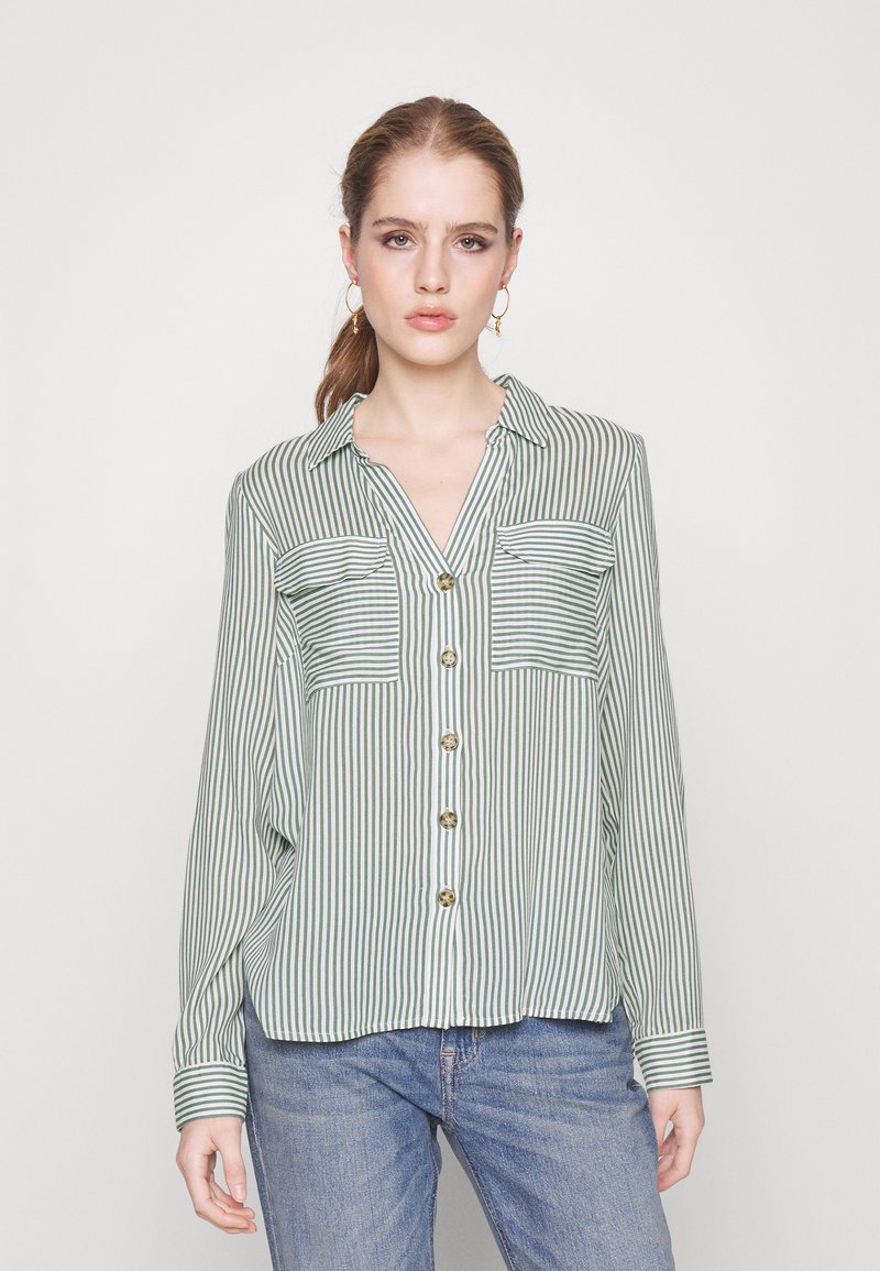Vero Moda Petite VMBUMPY Buttondown blouse snow white/laurel