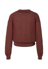 Pull en maille texturée marron avec manches longues, poignets, col et ceinture côtelés, vu de dos sur fond blanc.