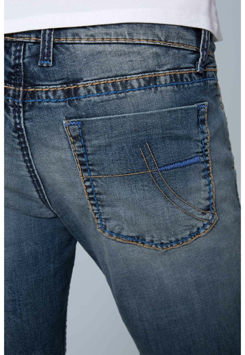 Camp David JEANS NI:CO MIT FARBIGEN NHTEN - Jeans Straight Leg - blue/blau  - Zalando