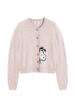 Hellrosa gestrickte Strickjacke mit rundem Ausschnitt, Knöpfen vorne und einer schwarzen Snoopy-Illustration auf der linken Seite. Weiche Textur und gekürztes Design.