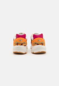 adidas Sportswear CRAZYCHAOS 2000 - Αθλητικά παπούτσια - core white/bold pink/core black