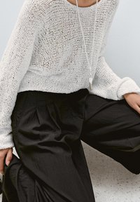 Massimo Dutti FLOWING PALAZZO WITH DARTS - Pantalon classique - black
