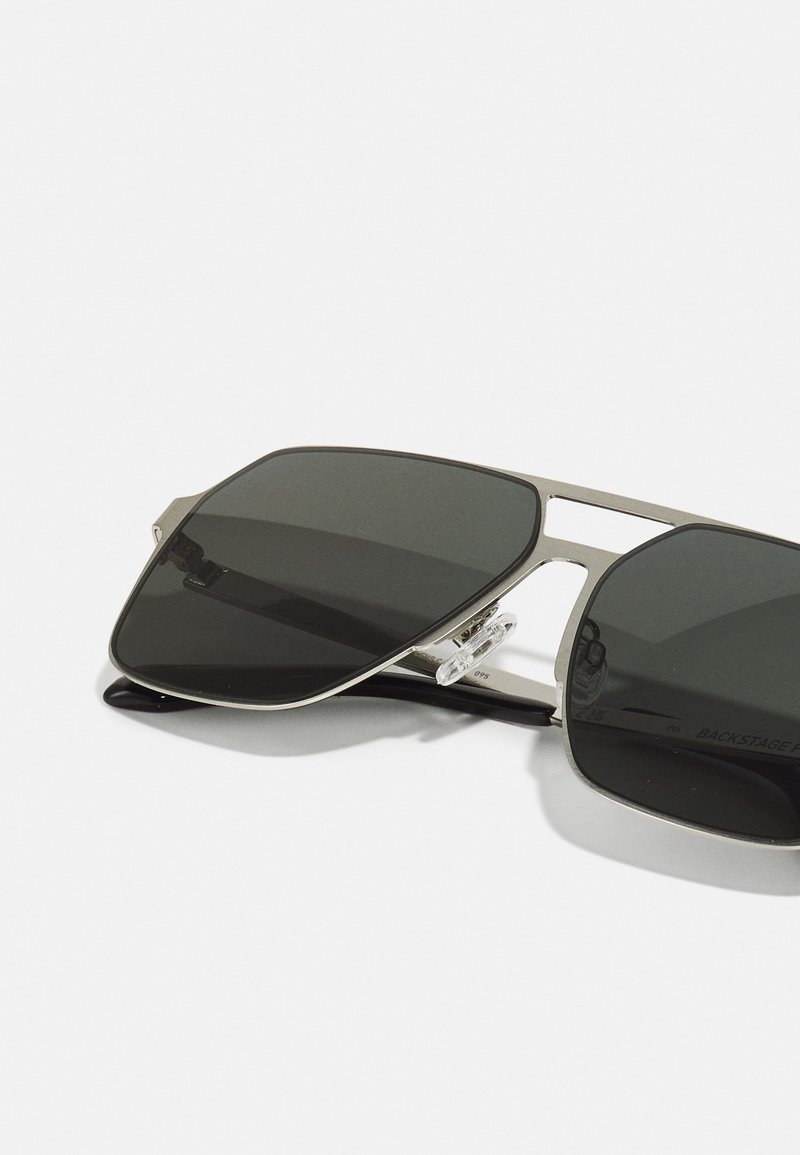 QUAY BACK STAGE PASS Polarized Sunglasses Brushed Silver/Smoke NWT QUAY AUSTRALIA BACKSTAGE PASS UNISEX - Sunglasses - brushed  main image 2