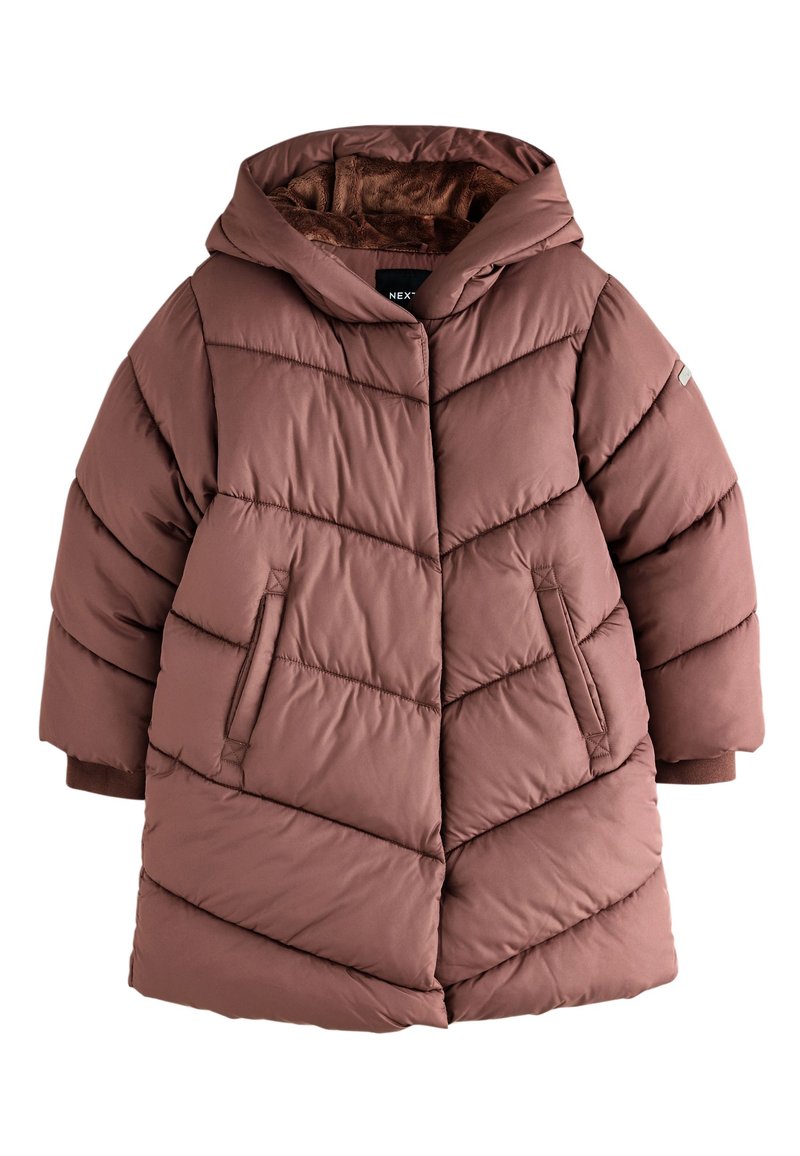 Brązowy pikowany płaszcz puchowy z przeszyciami w kształcie jodełki, kapturem i bocznymi kieszeniami. Wyposażony w miękką podszewkę i ściągacze na rękawach dla dodatkowego ciepła.
