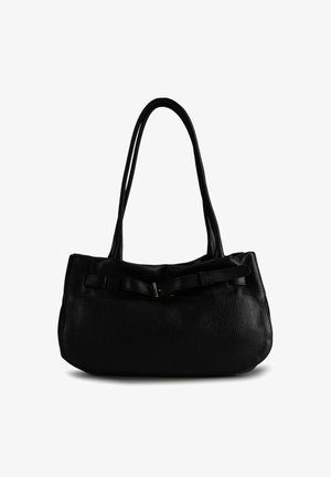 Borsa in pelle nera con due manici lunghi, forma arrotondata, superficie testurizzata e dettaglio frontale con cinturino caratterizzato da un accessorio in metallo dorato.