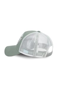Casquette grise avec une visière solide à l'avant et un arrière en mesh blanc, présentant une visière incurvée et une sangle ajustable. Comprend des accents floraux décoratifs.