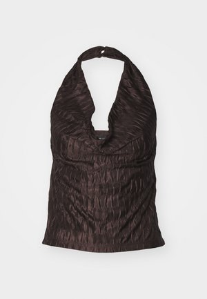 Rūšanas halter top tumši brūnā krāsā ar dziļu V veida kakla izgriezumu un gludu, teksturētu audumu ar smalku spīdumu.