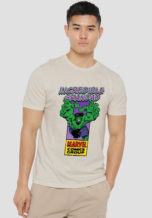 CORNER BOX INCREDIBLE HULK GRANDAD - Print T-shirt - off white