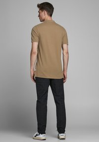 Jack & Jones JJEBASIC POLO - Polo - sepia tint