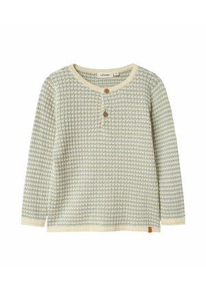 Pull en tricot à manches longues pour bébé, de couleur crème et à motif à carreaux bleu clair, avec deux boutons marron près du col rond.