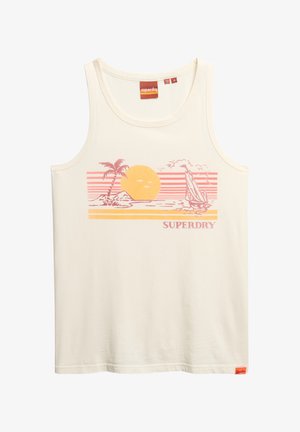 Beige mouwloze tanktop gemaakt van katoen met een zonsondergangafbeelding met palmbomen, een zeilboot en het "Superdry"-logo in roze en geel.