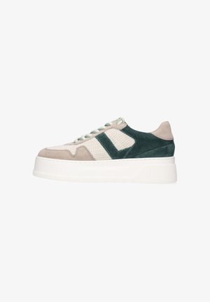 Sneaker con piattaforma bassa con pannelli in rete beige, crema e camoscio verde scuro, lacci verde menta e suola in gomma bianca.