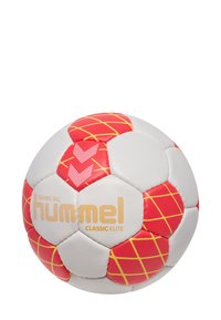 Træningsbold med hvid krop, rød og gul rutenetmønster og teksten "hummel CLASSIC ELITE". Rund form med glat overflade.