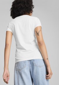 Puma LOGO LAB  - Apdrukāts T-krekls - white