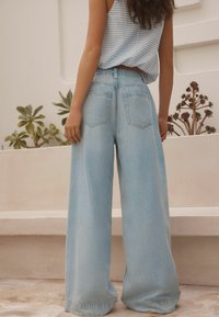 Next TIE WAIST WIDE LEG - Laisvo kirpimo džinsai - bleach