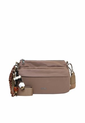 Sac bandoulière marron avec poche avant zippée, perles décoratives sur la sangle et quincaillerie argentée.