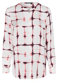Blouse à manches longues en tissu blanc avec un motif à carreaux rose et marine. Dispose d'un col rond et de boutons sur le devant.