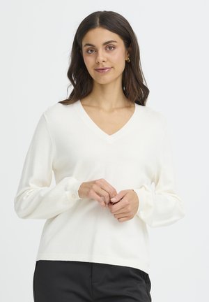 Weißer gestrickter Pullover mit V-Ausschnitt, langen Ärmeln und Knopfdetails an den Bündchen. Glatte Textur und lockere Passform.