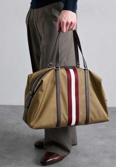 Bally CODE DUFFLE - Sac week-end - camel/ebano