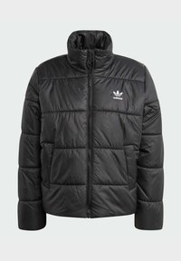 Doudoune noire avec col montant, fermeture éclair à l'avant et poignets élastiques. Elle présente des sections matelassées et un petit logo Adidas blanc sur la poitrine.