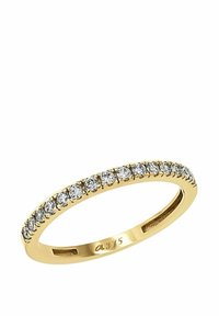 Anello in oro con una fila di piccoli diamanti rotondi incastonati in un design testurizzato, con una marcatura incisa all'interno.