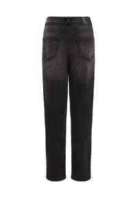 Svarta jeans i denim med avslappnad passform, utrustade med bälte i midjan, två bakfickor och subtila blekta partier längs benen.