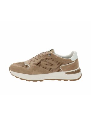 Sneaker beige e bianco con chiusura stringata, tomaia in camoscio traforato e mesh, suola imbottita e collarino imbottito per il massimo comfort.