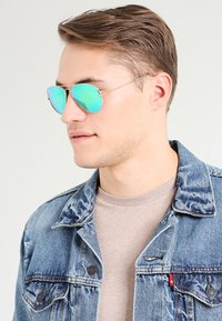 Ray-Ban AVIATOR LARGE UNISEX - Occhiali da sole - goldfarben/grün