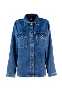 Giacca di jeans di blu medio, con chiusura a bottoni, due tasche sul petto e una vestibilità rilassata. Rifinita con cuciture a contrasto.