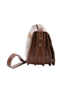 Borsa in pelle marrone con una texture liscia, caratterizzata da un profilo laterale, scomparti multipli, cuciture a contrasto e una tracolla.