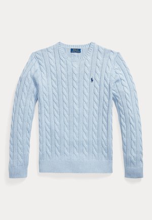 Vaaleansininen palmikkoneulepusero pitkillä hihoilla, pyöreällä pääntiellä ja pienellä tummansinisisellä brodeeratulla Polo Ralph Lauren -logolla rinnassa.