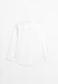 Camicia bianca a maniche lunghe con collo classico, tessuto liscio, orlo curvo e polsini con un bottone. Solo vista posteriore.