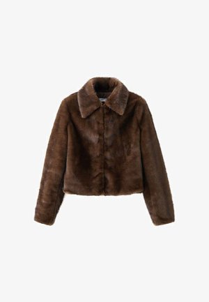 Smeđa lažna krznena skraćena jakna s ovratnikom, koja ima mekanu teksturu i prednje kopčanje na dugmad, dizajnirana s dugim rukavima.