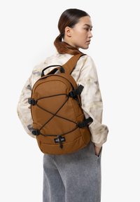 Eastpak GERYS S - Mochila - cs brown