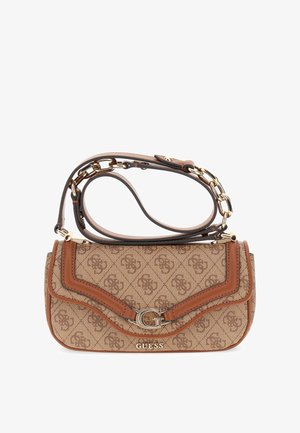 Braune Handtasche mit gemustertem Design, akzentuiert durch einen beigefarbenen Lederbesatz und ein goldfarbiges Logo. Verfügt über einen abnehmbaren Schulterriemen.