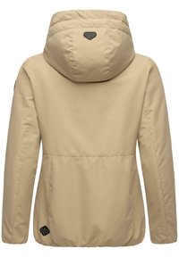 Ljus beige vadderad jacka med huva, med ett quiltat mönster, svarta logotypdetaljer och elastiska muddar för en figurnära passform.