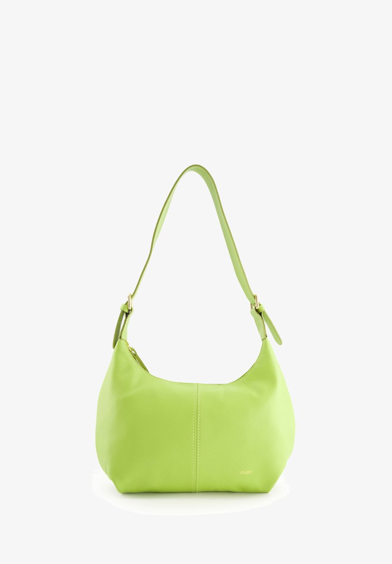 Zielona skórzana torba na ramię o zaokrąglonym kształcie, z regulowanym paskiem i złotymi akcentami. Gładka faktura i subtelne detale szwów.