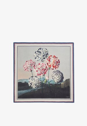 Kwadratowy jedwabny szalik z ilustrowanymi kwiatami w odcieniach różu, czerwieni i niebieskiego, otoczony kontrastującymi granatowymi i czerwonymi bordiurami.