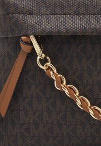 MICHAEL Michael Kors SLATER BACKPACK - Zaino - brown/acorn