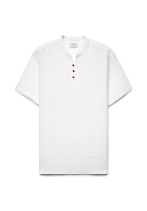 Weißes, kurzärmeliges, strukturiertes Hemd mit Stehkragen und drei braunen Knöpfen auf der vorderen Knopfleiste.