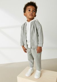Next - 3 PIECE JERSEY BOMBER AND JOGGER SET - Dres Miniatura obrazu 1