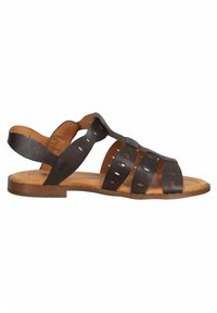 Sandale en cuir marron avec des découpes et une sangle de talon réglable. Semelle plate avec une finition naturelle. Design classique et ouvert.