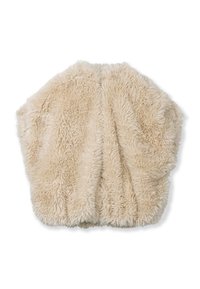 Capa de piel sintética beige con una superficie texturizada y esponjosa. Bordes rematados y abertura en el cuello, diseñada para un ajuste holgado.