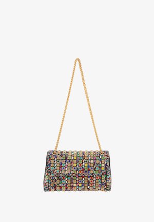 Mehrfarbige Perlenhandtasche mit einer goldenen Kettenriemen, rechteckiger Form, strukturierter Oberfläche und komplizierten geometrischen Mustern.