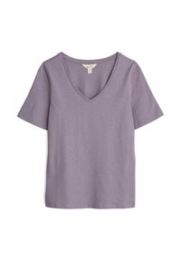 T-shirt lavanda a maniche corte con scollatura a V realizzato in tessuto morbido, adagiato su uno sfondo bianco.
