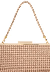 Rózsaarany színű clutch táska, amely tapintásos felületű, geometrikus formájú és fonott fogantyúval rendelkezik. Fém csattal zárható, biztosítva a biztonságos zárást.