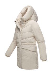 Manteau matelassé beige avec un col haut, une capuche spacieuse, une fermeture éclair et des poches latérales. Texture lisse et matériau léger.