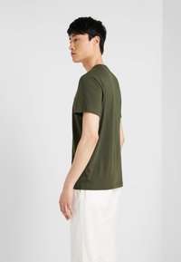 Lacoste T-shirt básica - baobab