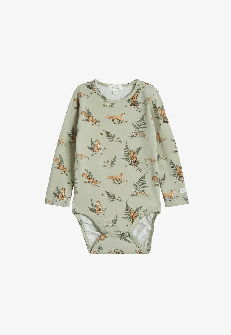 Langærmet babysuit i lysegrønt stof med et naturinspireret print, der omfatter ræve og bregner. Trykknaplukning i bunden.