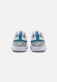Nike Sportswear COURT BOROUGH 2 UNISEX  - Sneakers basse - white/marina/light smoke grey/habanero red